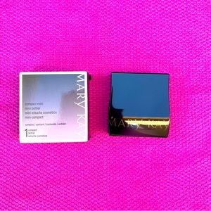 🩷Mary Kay🩷Mini Compact Brand New